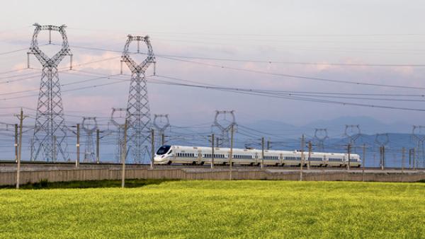 电靓新丝路。芦建华摄