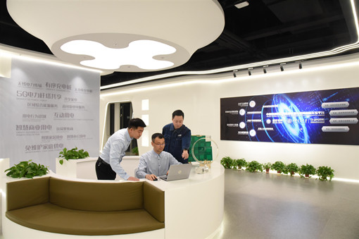 弘扬西迁精神促产学研融合</p><p>　　勇于创新助力科技强国建设
